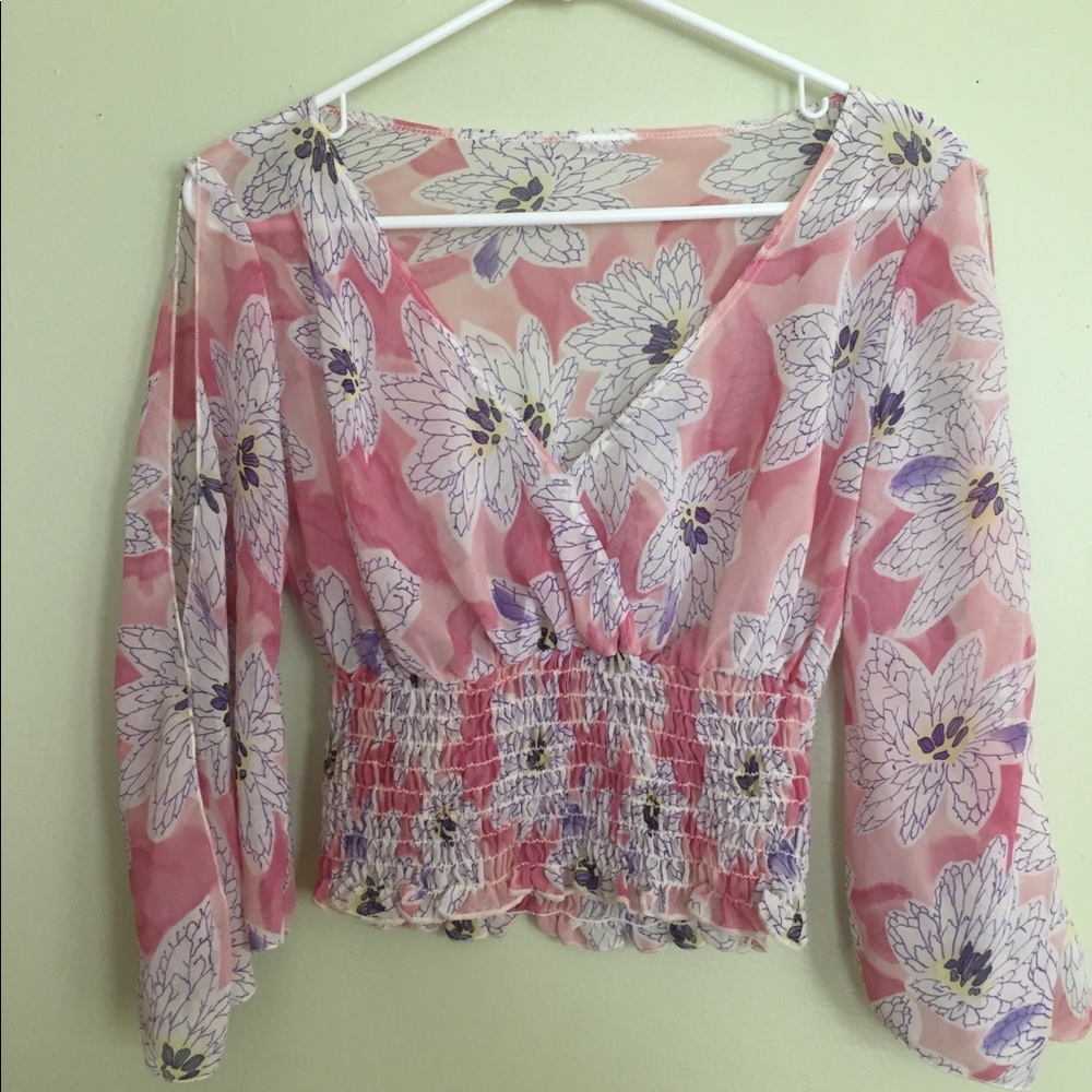 70s sheer, floral top. 3/4 flutter sleeves.